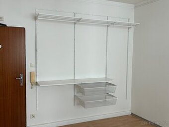 Závěsný šatní systém IKEA
