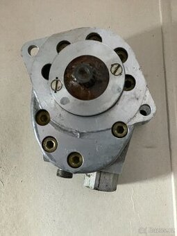 Prodám hydraulickí čerpadlo posilovače řízení AK52 Zetor.