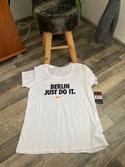 Krásné bílé triko Nike vel.40/L-PC 649,-