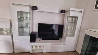 BÍLÝ TV STOLEK