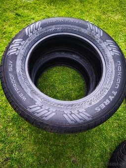 Prodám 2 kusy pneu Nokia tyres 245/65 R17 ve stavu nove