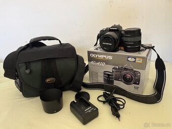 Olympus E-410 s dvěma objektivy a příslušenstvím