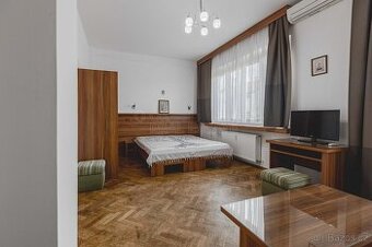 Krásný byt 1+kk /T, 28 m2 + 10 m2, přímo u Václavského náměs