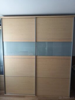 Skříň posuvné dveře