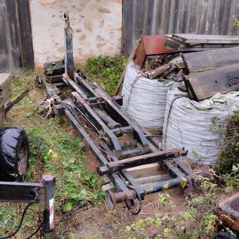 Hákový nosič kontejnerů