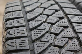 2ks zimni pneu Bridgestone Blizzak W810 225/75 R16 121/120R