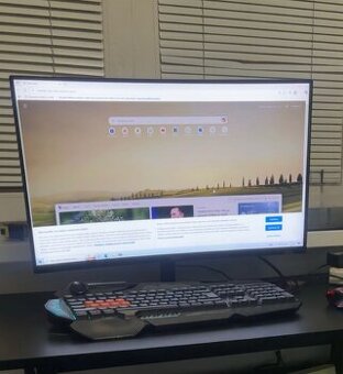 ACER zaoblený monitor