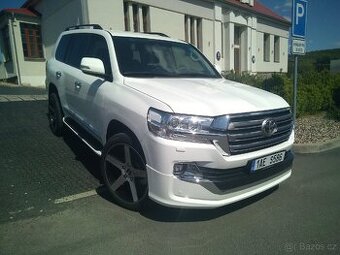 TOYOTA LANDCRUISER 200 V8 DIESEL Model 2021 R. V. 1O/2020
