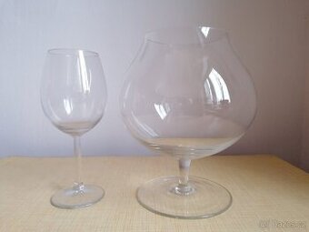 Obrovská sklenice na víno