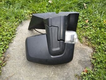 Ford Custom zrcátko.