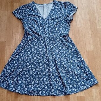 PŘÍJEMNÉ LETNÍ ŠATY VEL. L