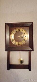 Nástěnné hodiny