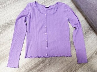 Fialové triko s knoflíčky
