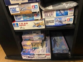 Plastové modely vrtulníků, letadel a doplňků