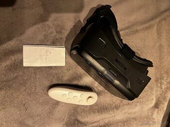 Virtuální realita na telefon on s ovladačem