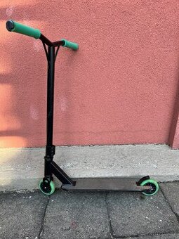 Freestyle kolobezka Movino Nitro zelena