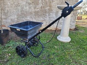 Rozmetadlo, posypový vozík, sypač trávy a hnojiva