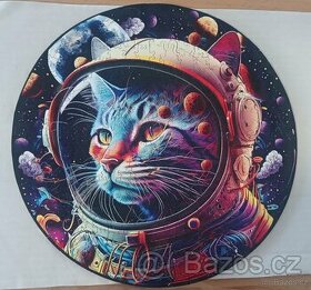 Dřevěné puzzle s motivem kočky astronaut