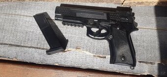 Beretta, maska,helma.