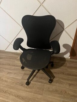 HERMAN MILLER Mirra s opěrkou Butterfly
