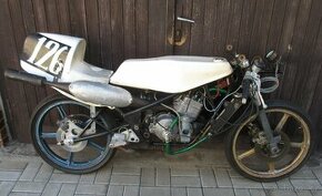 Dobový závodní motocykl silniční stavba nd rychlostní motor
