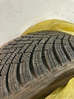 Hankook Winter icept RS3 225/45 R17 zimní pneu