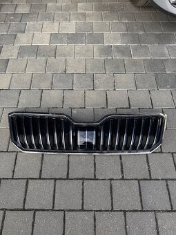 Přední maska škoda superb 3