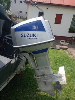 Prodám lodní motor.