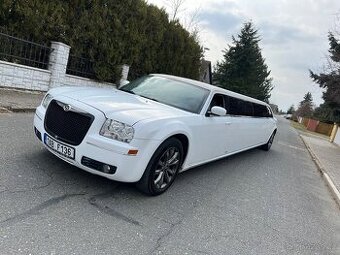 Limuzína Chrysler 300c 3,5 V6 200kw LPG VIP NEW INTERIER