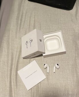 Sluchátka Apple AirPods 4