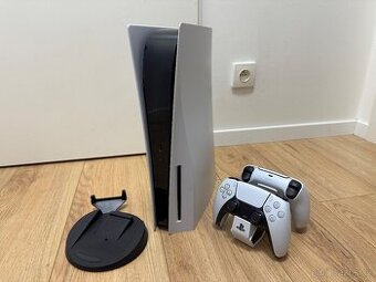 PS5 s mechanikou + 2 ovládače