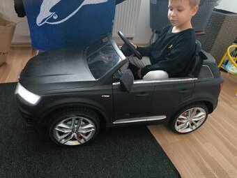 Elektrické autíčko Audi Q7