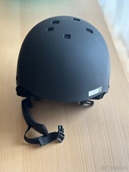 Lyžařská helma Salomon