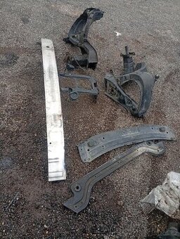 MERCEDES ML W164 PŘEDNÍ ČELO, VÝZTUHY, SAHARA S CHLADIČI