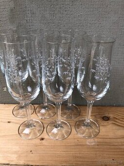 Skleničky na šampaňské