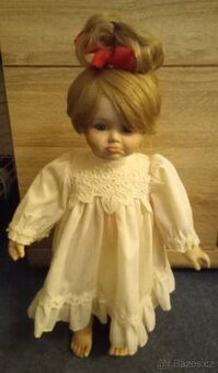 Retro porcelánová panenka, značená