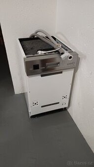 PRODÁNO -Vestavná myčka nádobí Mora