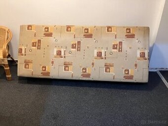 Postel s úložným prostorem