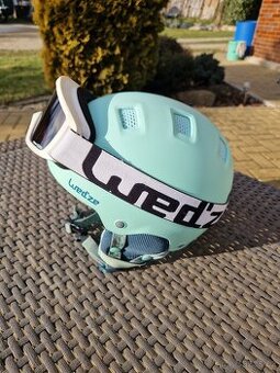 Dětská lyžařská helma s brýlemi