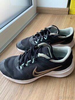 NIKE Tenisky, polobotky, sportovní boty vel.36,5