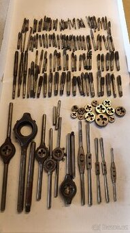 Velká sada závitníků + očka + vratidla (po dědovi z dílny)