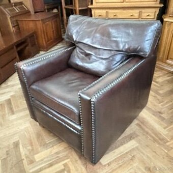 Křeslo chesterfield, pravá kůže, druky, dub masiv