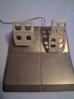 Volant s pedálama na pc