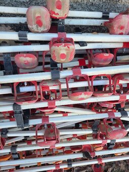 Napáječka pro slepice a drůbež