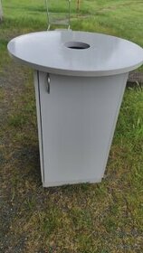 Kulatý stůl na občerstvení "na stojáka"