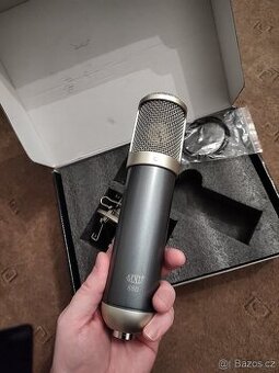 MXl Studiové mikrofony, 880 a 2001 -vada