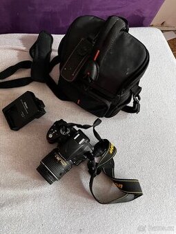 Nikon D3200 + objektiv 18–55mm VR – minimálně používaný (150