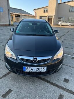 Opel Astra J Sports Tourer 2.0 CDTI 2011,121 kW, kombi
