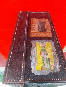 Starý kožený kufr