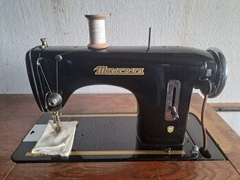 Retro šičí stroj Minerva